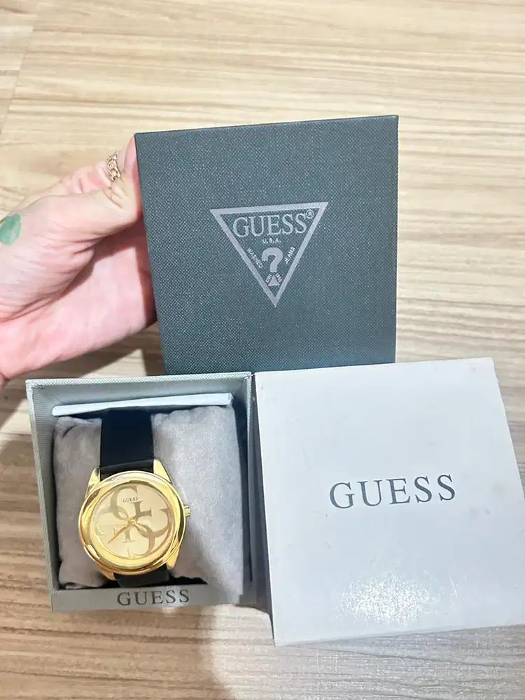 Jam tangan original merek Guess
