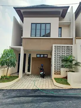 Rumah 2 Lantai Siap Huni di Cilangkap dekat Taman Mini Jakarta