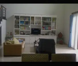 JUAL RUMAH SIAP HUNI 2 LANTAI SEMI FURNIS DI BATUNUNGGAL INDAH BANDUNG