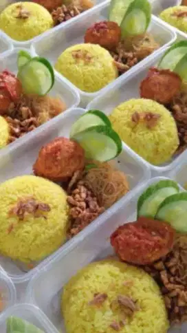 Menerima pesanan nasi box