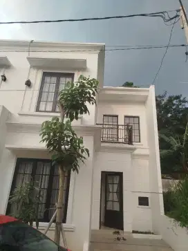 Di sewa kan rumah 2 lantai, rumah baru nyaman mewah dan udara segar