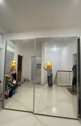 LEMARI INFORMA - MERK KOMET PINTU GESER FULL KACA