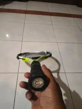 Raket tenis Dunlop seperti baru