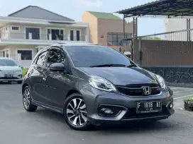 Honda Brio RS AT 2017 Abu Metalik (AHA Gajah Mada)