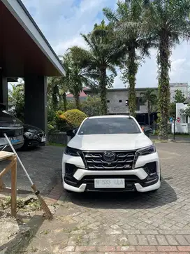 FORTUNER 2024 cumi GR sport putih