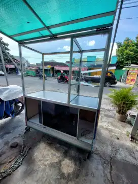 Gerobak etalase aluminium bekas baru layak pakai