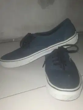 Sepatu vans warna biru donker