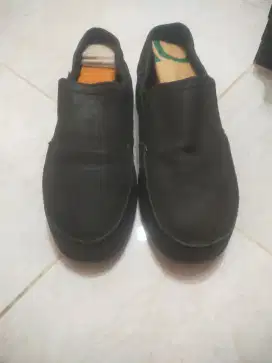 Sepatu casual black crocs