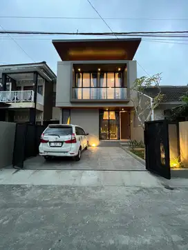 RUMAH BARU KONTEMPORER MODERN 2 LANTAI FULL FURNISHED DEKAT JOGJABAY