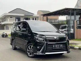 Toyota Voxy 2.0 AT 2020 Hitam Metalik (AHA Gajah Mada)