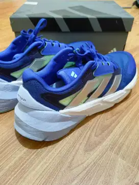 Sepatu adidas running