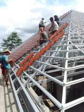 Melayani pemasangan rangka atap baja ringan dan plafon PVC