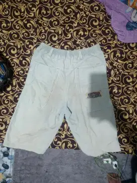 celana levis pendek