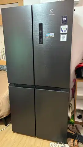 KULKAS 4 pintu electrolux inverter
