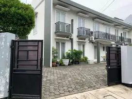 Dijual Rumah Utama dan Rumah Kos di Jakarta Selatan