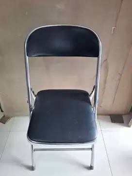 Kursi Lipat Hitam Bekas