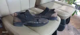 Sepatu kulit pantopel