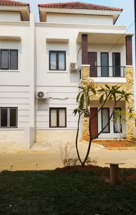 Samping Kolam Renang, View Taman dan posisi terdepan