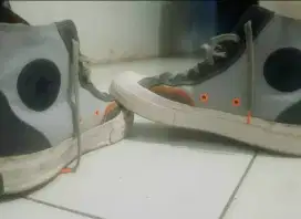 Di jual sepatu converse