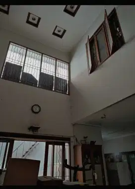 Rumah Nyaman 2 Lantai di Batununggal Indah