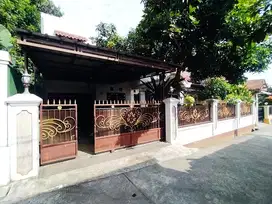 RUMAH 2LT DI TANAH BARU DEPOK 5 KAMAR, BONUS FURNITURE JATI