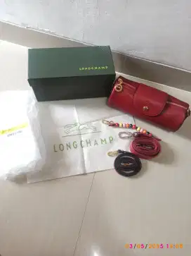 Tas Longchamp Merah Unik
