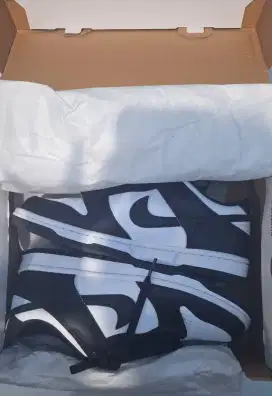 (PRELOVED) Nike Panda Dunk Low Black White.
