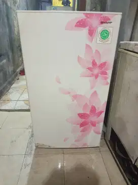 Kulkas 1 pintu merek sharp