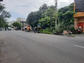 TANAH DIJUAL BONUS BANGUNAN DI JL GATOT SUBROTO KOTA SOLO, JAWA TENGAH