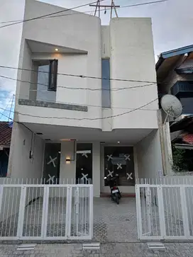 Rumah Modern Bangunan baru di bkr Buah batu dkt Turangga tengah kota