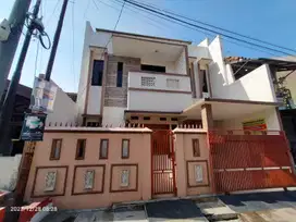 RUMAH 3 LANTAI DI MARGAHAYU RAYA METRO BANDUNG