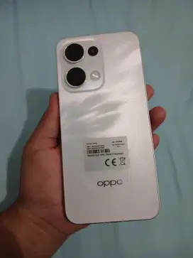 Di jual OPPO Reno 13 5G warna putih