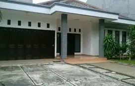 Rumah cakep,cipinang muara,halaman lega,parkir bisa 6 mobil,area bagus