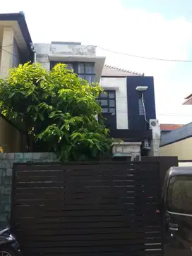 Rumah Modern Strategis di Tukad Asahan Panjer