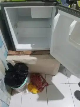 kulkas mini Sanken