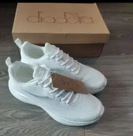 Sepatu diadora runing sneaker pria nyaman
