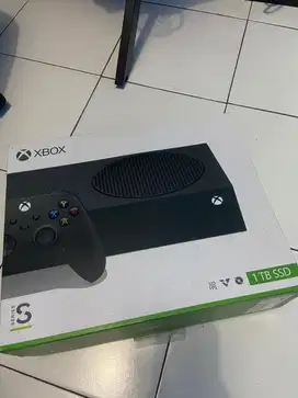 Xbox Series S 1TB SSD (Hitam)