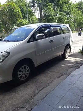 Toyota Kijang Innova 2010 Bensin