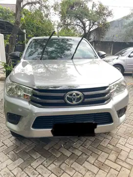 Dijual Hi Lux Extra Cabin 2.4 E Tahun 2019