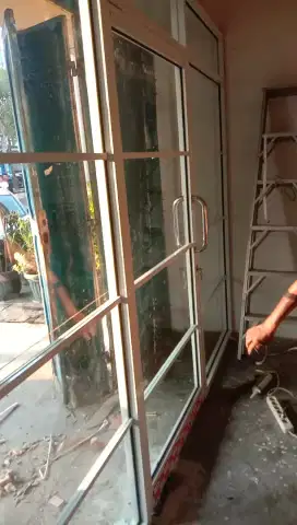 Pintu kaca partisi kaca