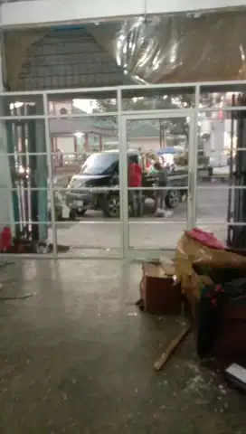 Pintu kaca sekat kaca