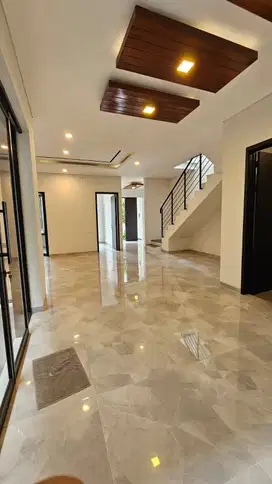 DIJUAL RUMAH DI INTERNATIONAL VILLAGE SIAP HUNI LOKASI BAGUS