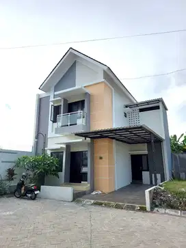 Rumah 2 Lantai Lingkungan Perumahan di Purwomartani