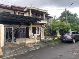 Rumah View Gunung Dengan Kolam Renang Di Perumahan Taman Yasmin