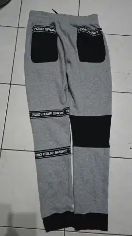 Jogger 24 karat keren utk casual dan acara tertentu