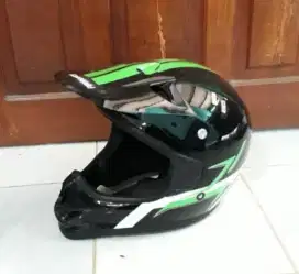 Helm KLX belum pernah dipakek