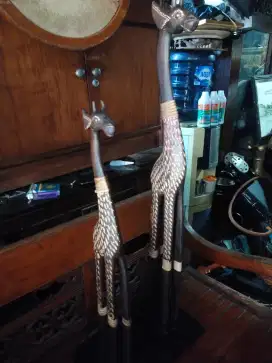 Patung zebra dari kayu