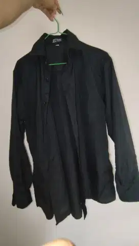 Kemeja hitam size L