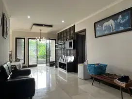 Di jual Rumah cantik dan asr di Bsd ada kolam renang