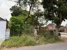 DI SEWAKAN TANAH AREA KARANGASEM SURAKARTA